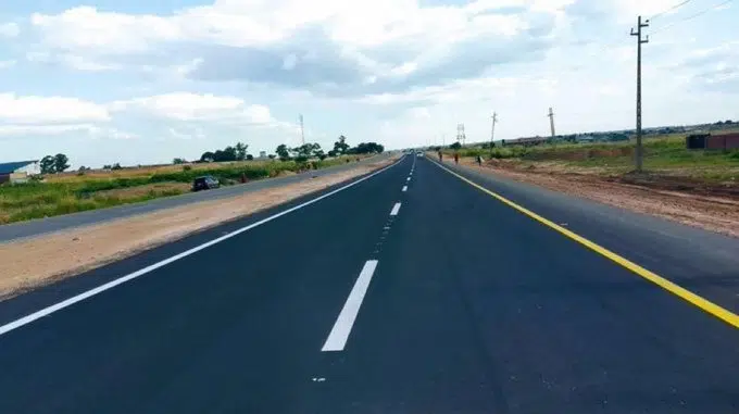 Govt partners with Bitumen World in the Reinvigoration of Beitbridge – Bulawayo – Victoria Falls Road.