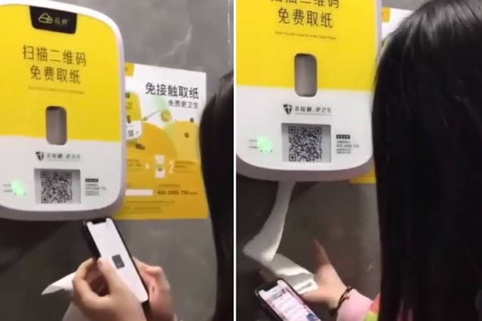 China’s Smart Toilets Trade Ads for Toilet Paper