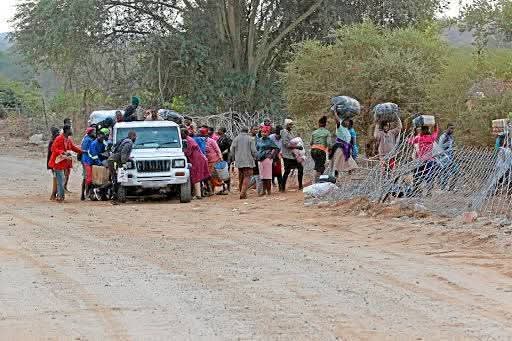 Over 1,100 Undocumented Zimbabweans Stopped by South African Troops