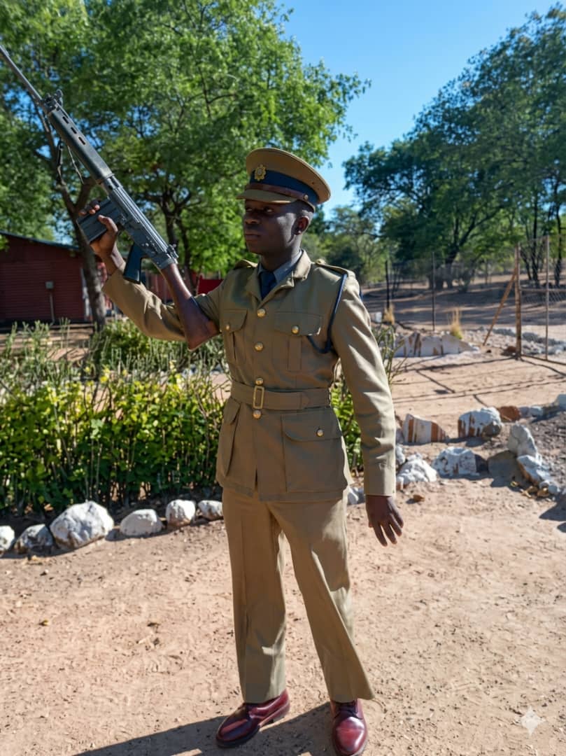 POLICE HUNT FOR OFFICER WHO FLED CUSTODY AFTER STOCK THEFT ARREST