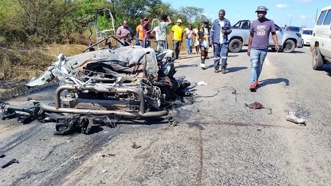 Breaking News: At Least 18 Die in Kombi Inferno on Bulawayo–Beitbridge Road